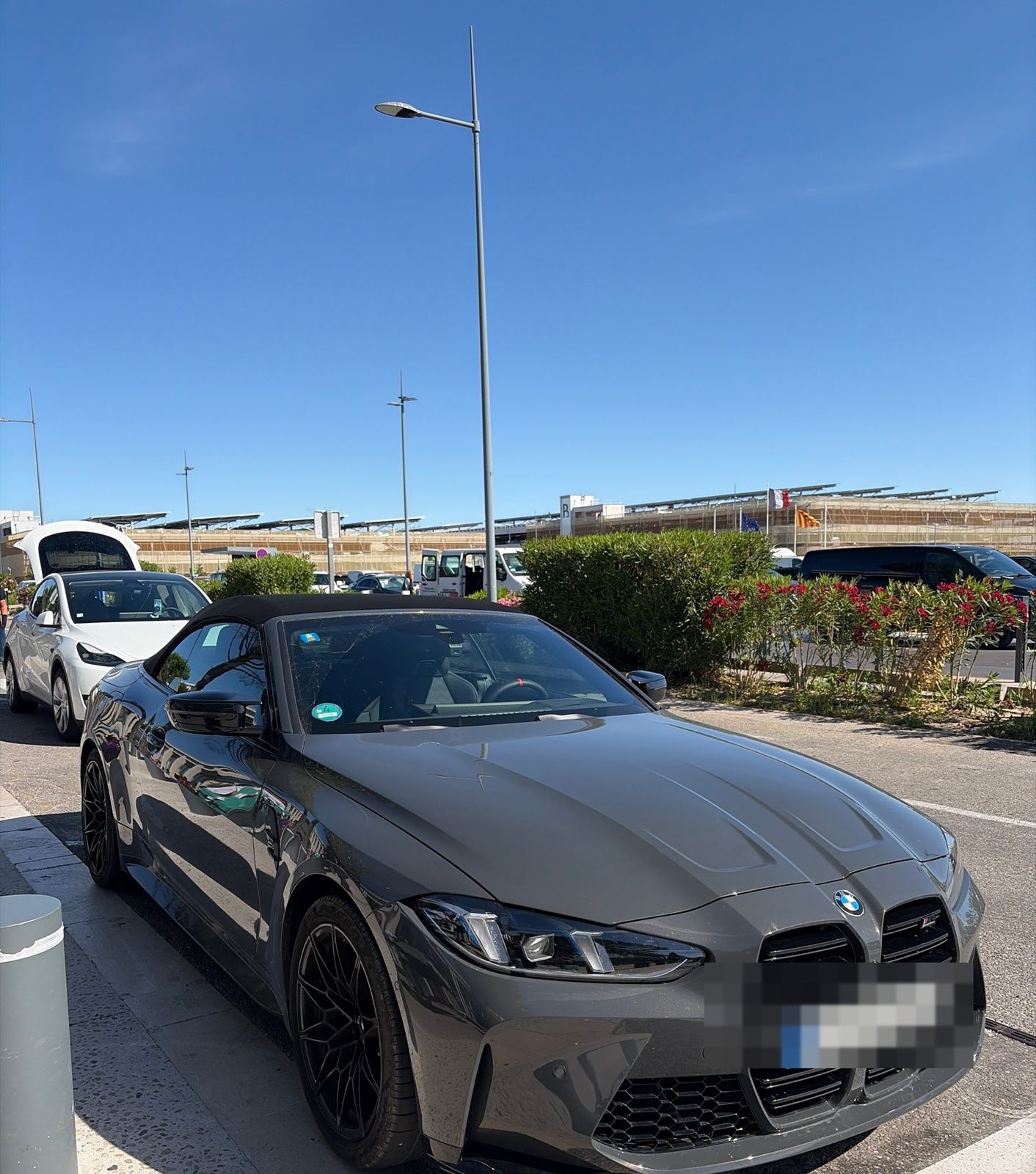 BMW M4 Cabrio am Flughafen Marseille